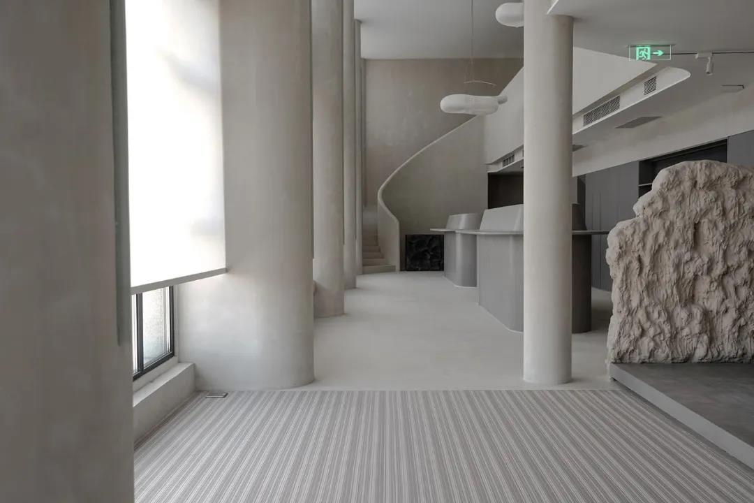 灰得自然辦公室設(shè)計效果圖