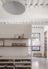 辦公室裝修公司：工作與生活的完美結(jié)合！復(fù)層建筑里辦公空間與選物店混搭，讓異材質(zhì)激發(fā)創(chuàng)作靈感