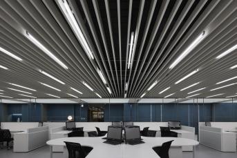 辦公室裝修中調(diào)整動線加入色彩，打破冰冷辦公印象