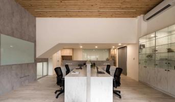 深圳辦公室裝修設(shè)計:木質(zhì)北歐風(fēng)的辦公室！上班也能盡享充沛采光與窗外綠意