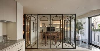 用料理與咖啡替工作調(diào)味！從庭院綠意到辦公區(qū)域，詮釋 100平老屋與時(shí)俱進(jìn)的文化魅力 