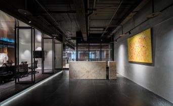 時(shí)尚靈感誕生地！有型有款的現(xiàn)代風(fēng)辦公室裝修設(shè)計(jì)，穿梭時(shí)髦潮流的設(shè)計(jì)之旅！