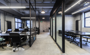 工業(yè)風(fēng)辦公室設(shè)計：潮酷個性適配創(chuàng)意團(tuán)隊(duì)